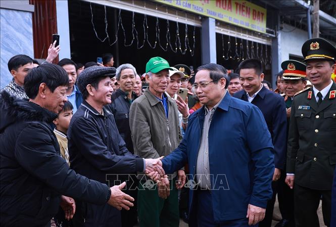 Thủ tướng Phạm Minh Chính với nhân dân xã Cẩm Thạch, Thanh Hoá. Ảnh: Dương Giang-TTXVN
