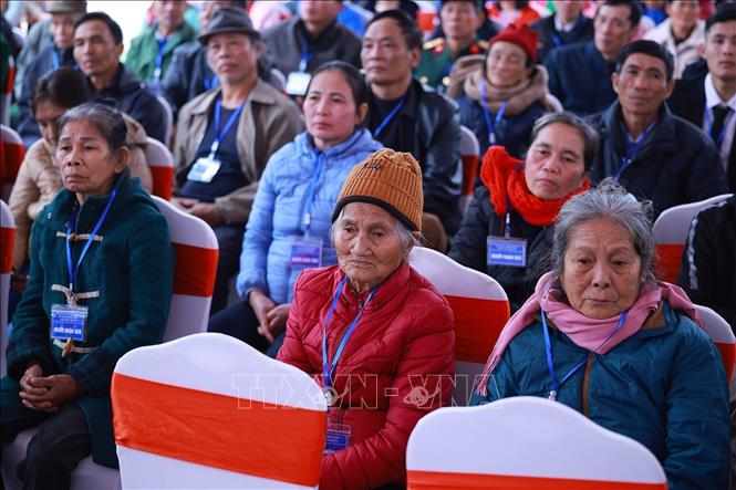 Nhân dân các dân tộc xã Cẩm Thạch tham dự Lễ khởi công. Ảnh: Dương Giang-TTXVN
