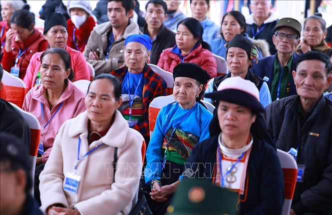 Nhân dân các dân tộc xã Cẩm Thạch tham dự Lễ khởi công. Ảnh: Dương Giang-TTXVN
