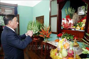 Thường trực Ban Bí thư dâng hương tưởng nhớ Chủ tịch Hồ Chí Minh tại Nhà 67