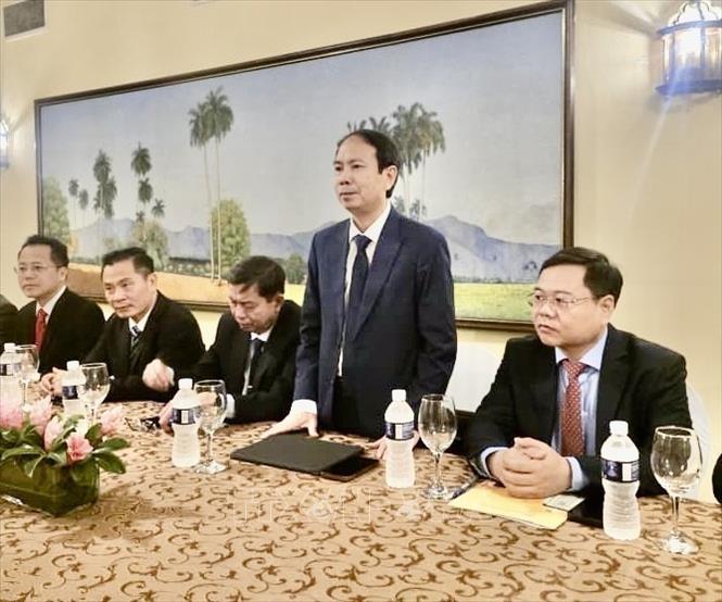 Ông Nguyễn Thanh Tùng, Trưởng đoàn công tác của Nhà xuất bản Giáo dục Việt Nam, tái khẳng định cam kết tiếp tục hỗ trợ Cuba trong công tác in ấn và xuất bản sách. Ảnh: TTXVN phát