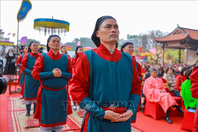 Thực hiện các nghi thức của Lễ Tiến lịch. Ảnh: Khánh Hoà - TTXVN