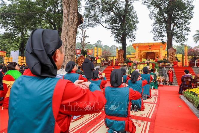 Thực hiện các nghi thức của Lễ Tiến lịch. Ảnh: Khánh Hoà - TTXVN