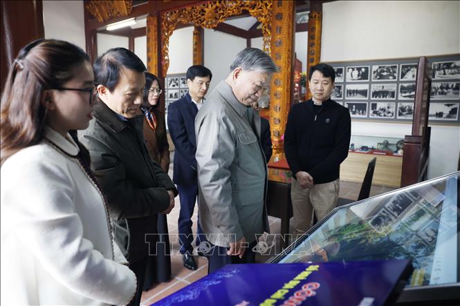 Tổng Bí thư Tô Lâm thăm Khu lưu niệm đồng chí Lê Văn Lương, tỉnh Hưng Yên. Ảnh: Thống Nhất – TTXVN