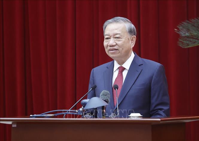 Tổng Bí thư Tô Lâm phát biểu tại cuộc gặp mặt thành viên Tiểu ban chuẩn bị Đại hội XIV của Đảng và Ban Chỉ đạo Tổng kết 40 năm đổi mới. Ảnh: Thống Nhất – TTXVN

