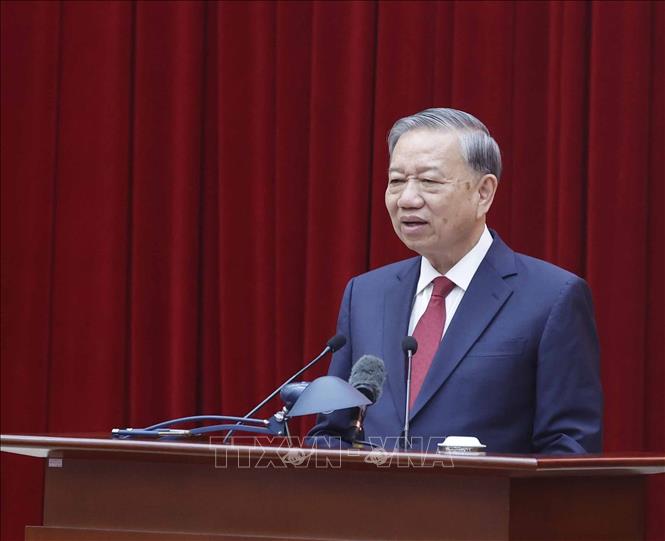 Tổng Bí thư Tô Lâm phát biểu tại cuộc gặp mặt thành viên Tiểu ban chuẩn bị Đại hội XIV của Đảng và Ban Chỉ đạo Tổng kết 40 năm đổi mới. Ảnh: Thống Nhất – TTXVN

