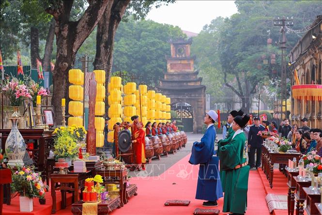 The Tien lich ritual is an important ceremony, in which calendars were formally distributed to the court and the public. VNA Photo: Khánh Hoà 