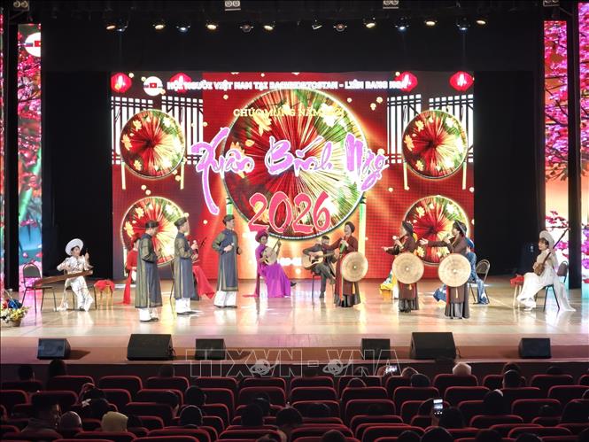 Tiết mục hát quan họ taioj chương trình. Ảnh: Tâm Hằng - TTXVN tại LB Nga