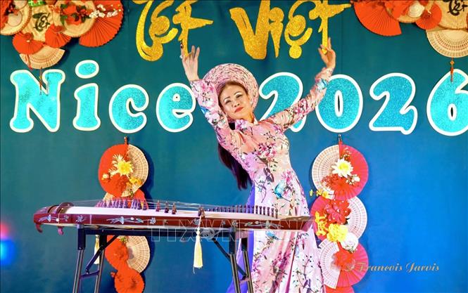 Một tiết mục biểu diễn tại chương trình “Tết Việt Nice 2026”. Ảnh: TTXVN phát