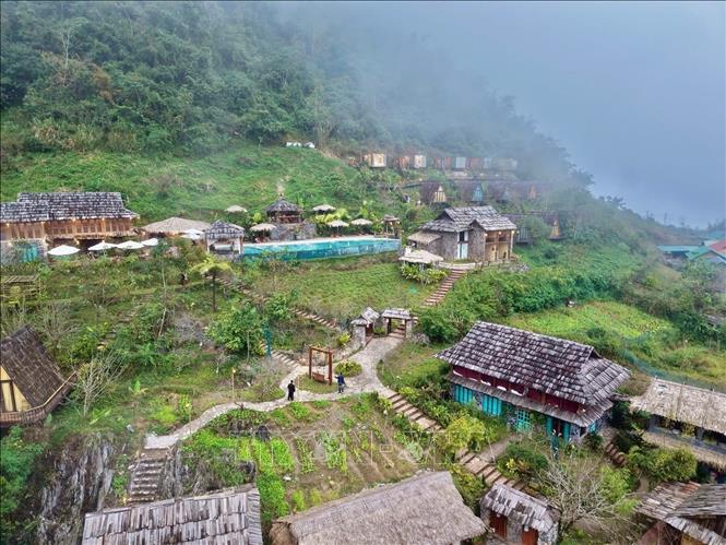 Bản làng người Mông, xã Mường Lống (Nghệ An) thu hút du khách bởi vẻ hoang sơ và đậm đà bản sắc dân tộc. Ảnh: TTXVN phát