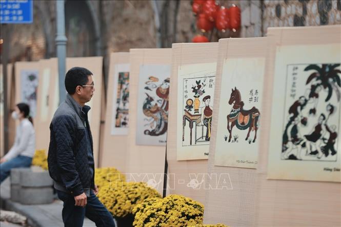 Không gian chợ năm nay được mở rộng, kết nối với phố Hàng Mã và kéo dài sang khu vực Phùng Hưng. Ảnh: Minh Quyết - TTXVN