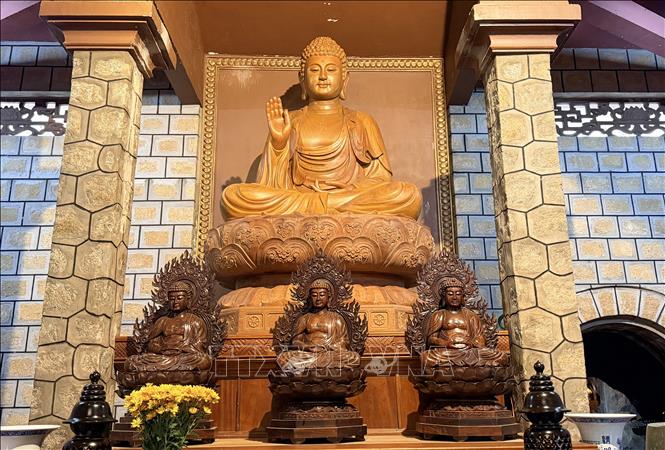 Khu chánh điện chùa Hang. Ảnh: Thanh Sang - TTXVN