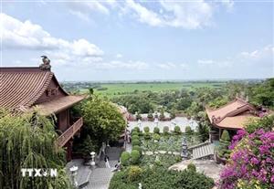 Chùa Hang - dấu ấn cổ tự 200 năm trên vách núi Sam tại An Giang