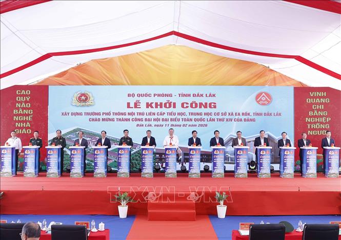 Tổng Bí thư Tô Lâm và các đại biểu phát lệnh khởi công xây dựng Trường Phổ thông nội trú liên cấp Tiểu học, Trung học cơ sở xã Ea Rốk (tỉnh Đắk Lắk). Ảnh: Thống Nhất – TTXVN