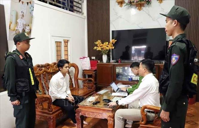 Đối tượng Trần Văn Hợp khai nhận với lực lượng công an. Ảnh: TTXVN phát