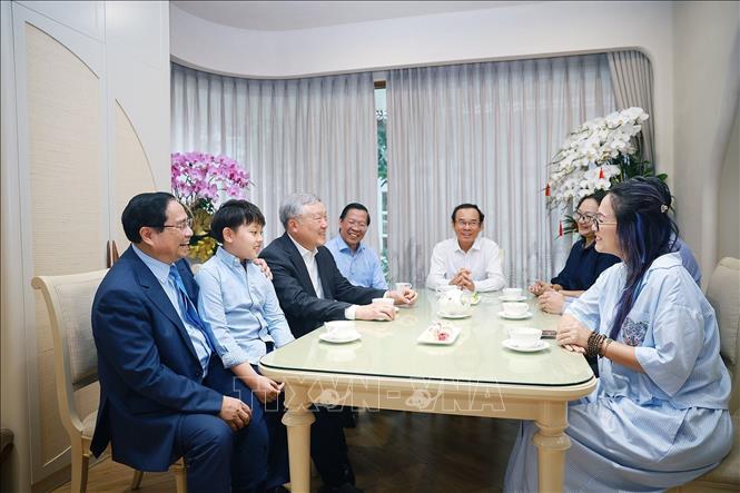 Thủ tướng Phạm Minh Chính chúc Tết gia đình đồng chí Võ Văn Kiệt, nguyên Thủ tướng Chính phủ. Ảnh: Dương Giang-TTXVN 
