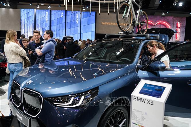 (Tư liệu) Một mẫu ô tô của hãng BMW. Ảnh: THX/TTXVN