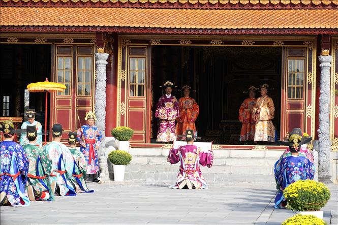 The reenactment of the Nguyen Dynasty’s Thiet Trieu (Royal Audience) ceremony. VNA Photo: Nguyên Lý