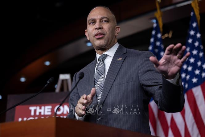 Lãnh đạo phe thiểu số tại Hạ viện Mỹ Hakeem Jeffries trong cuộc họp báo tại Washington, DC., ngày 2/2/2026. Ảnh: Anadolu Agency/TTXVN