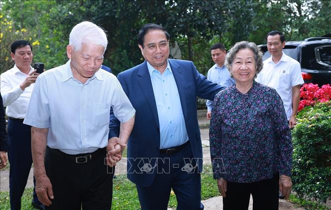  Thủ tướng Phạm Minh Chính chúc Tết đồng chí Nguyễn Minh Triết, nguyên Chủ tịch nước. Ảnh: Dương Giang-TTXVN 