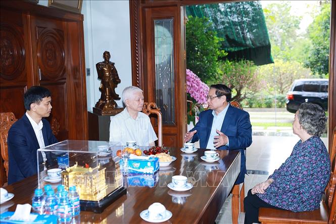  Thủ tướng Phạm Minh Chính chúc Tết đồng chí Nguyễn Minh Triết, nguyên Chủ tịch nước. Ảnh: Dương Giang-TTXVN 