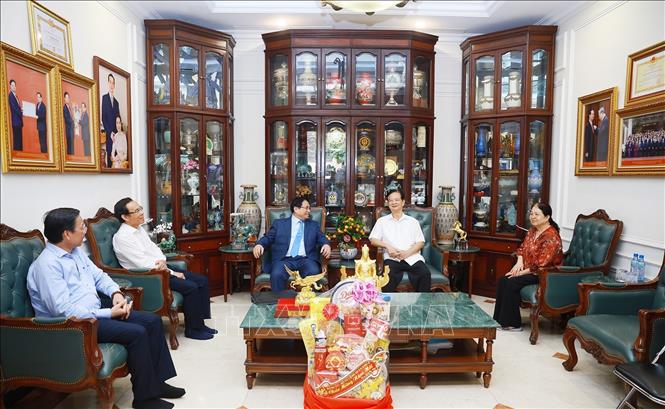 Thủ tướng Phạm Minh Chính chúc Tết gia đình đồng chí Nguyễn Tấn Dũng, nguyên Thủ tướng Chính phủ. Ảnh: Dương Giang-TTXVN 