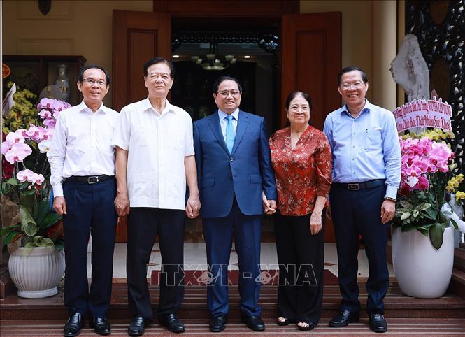 Thủ tướng Phạm Minh Chính chúc Tết gia đình đồng chí Nguyễn Tấn Dũng, nguyên Thủ tướng Chính phủ. Ảnh: Dương Giang-TTXVN 