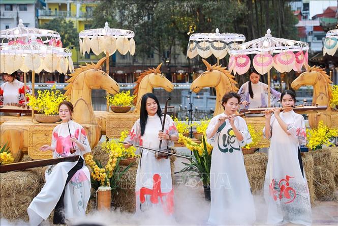 Một tiết mục nghệ thuật tại chương trình. Ảnh: Khánh Hoà - TTXVN