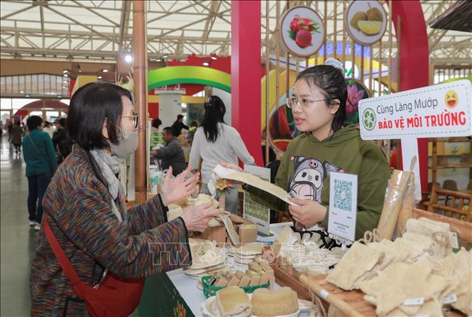 Không gian mua sắm văn minh, an toàn, thuận tiện, hút khách. Ảnh: Phan Phương – TTXVN