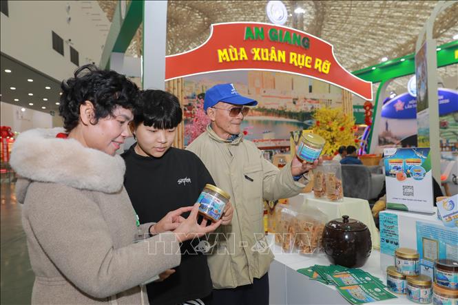 Không gian mua sắm văn minh, an toàn, thuận tiện, hút khách. Ảnh: Phan Phương – TTXVN