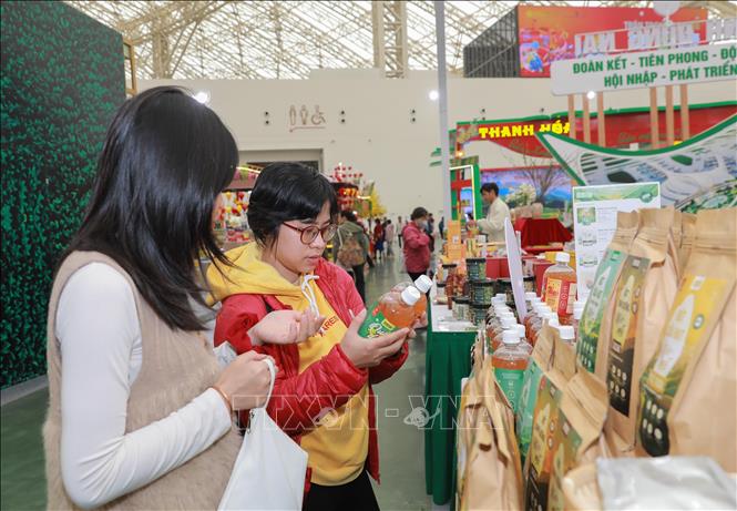 Gian hàng tỉnh Đồng Nai mang đến hội chợ nhiều sản phẩm đặc trưng của địa phương, đồng thời triển khai các chương trình khuyến mãi nhằm kích cầu tiêu dùng. Ảnh: Phan Phương – TTXVN