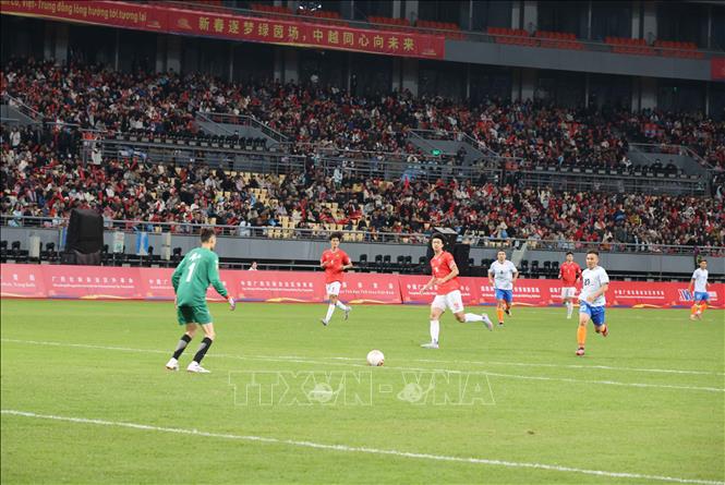 Các cầu thủ hai nước tham gia thi đấu với tinh thần hữu nghị. Ảnh: Công Tuyên-PV TTXVN tại Trung Quốc