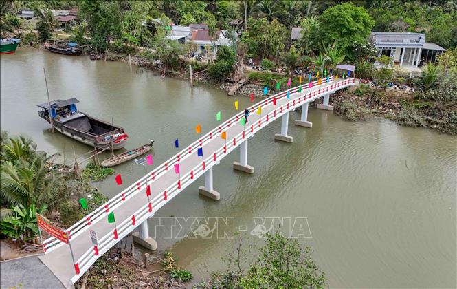 Cầu Ngã Tư Trên nhìn từ trên cao. Ảnh: Thanh Liêm - TTXVN