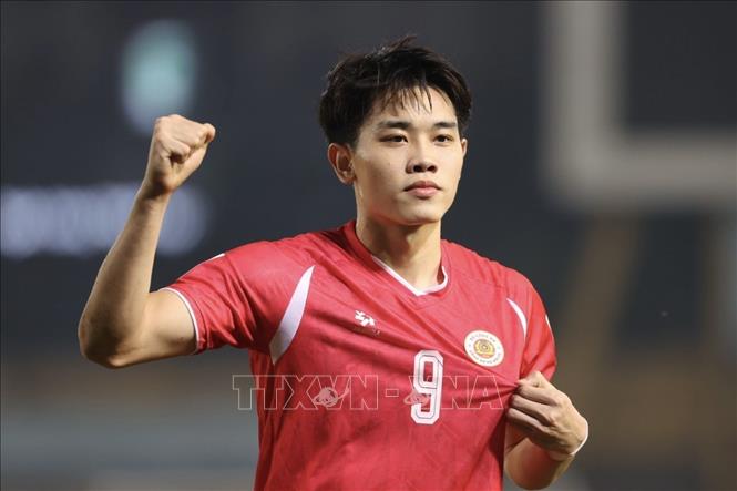 Đình Bắc vào sân ở hiệp 2 và ghi bàn thắng ấn định chiến thắng 4-0 cho CAHN. Ảnh: Minh Quyết - TTXVN