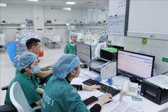 Phòng Hồi sức cấp cứu Bệnh viện Việt Đức những ngày cận Tết. Ảnh: Minh Quyết - TTXVN