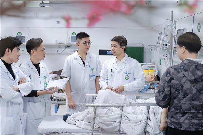 Bộ Y tế yêu cầu các bệnh viện trung ương, Sở Y tế các tỉnh, thành phố và y tế ngành tăng cường công tác cấp cứu, khám chữa bệnh trong toàn bộ thời gian nghỉ Tết Nguyên đán Bính Ngọ 2026. Ảnh: Minh Quyết - TTXVN