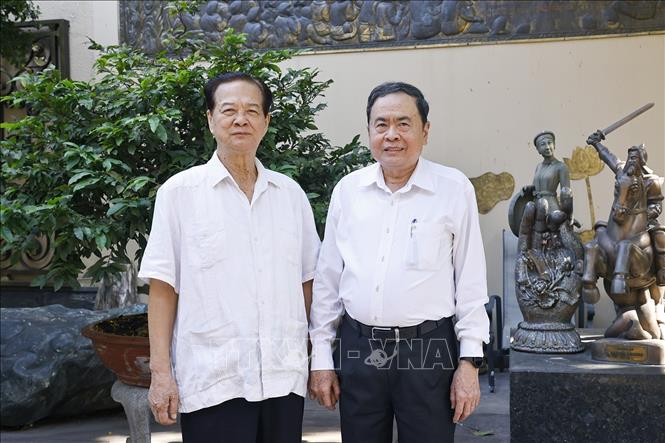  Chủ tịch Quốc hội Trần Thanh Mẫn tới thăm, chúc Tết nguyên Thủ tướng Chính phủ Nguyễn Tấn Dũng. Ảnh: Doãn Tấn - TTXVN