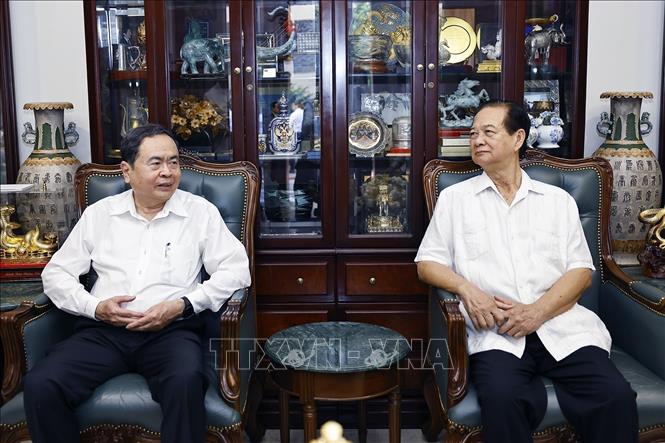  Chủ tịch Quốc hội Trần Thanh Mẫn tới thăm, chúc Tết nguyên Thủ tướng Chính phủ Nguyễn Tấn Dũng. Ảnh: Doãn Tấn - TTXVN