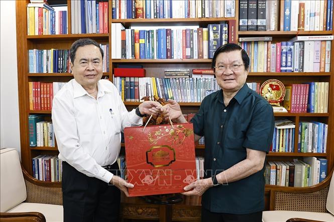  Chủ tịch Quốc hội Trần Thanh Mẫn tới thăm, chúc Tết nguyên Chủ tịch nước Trương Tấn Sang. Ảnh: Doãn Tấn - TTXVN