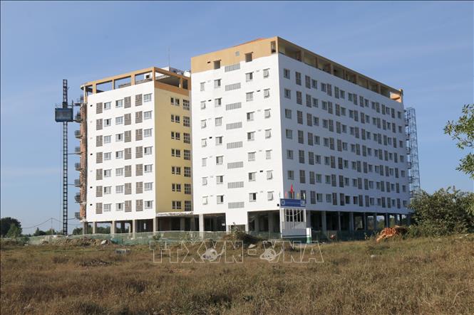 Khu nhà ở cho công nhân Khu công nghiệp Hàm Kiệm II (xã Hàm Kiệm) đang được xây dựng để tạo thuận lợi thu hút dự án đầu tư. Ảnh: Nguyễn Thanh - TTXVN