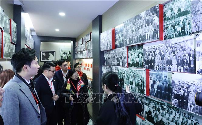 Đoàn đại biểu thanh niên 5 tỉnh, thành phố của Việt Nam tham quan Bệnh viện Nam Khê Sơn tại Quế Lâm, Quảng Tây. Ảnh: Quang Hưng-PV TTXVN tại Trung Quốc