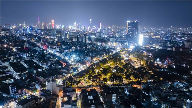 Công viên được xây dựng trên thửa đất hình tam giác và các nhà thiết kế đã khéo léo bo mềm các cạnh khu đất, đặt ở trung tâm công viên một quảng trường hình tròn rộng 1.800 m2. Ảnh: TTXVN phát