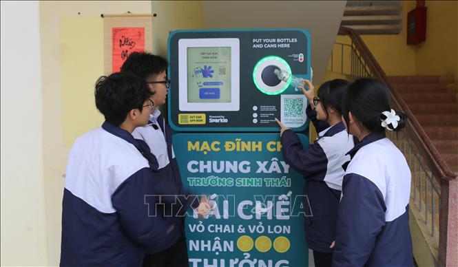 Trường THPT Mạc Đĩnh Chi là một trong những điểm đầu tiên của cả nước đặt máy kiểm đếm tín chỉ carbon. Ảnh: Minh Thu - TTXVN