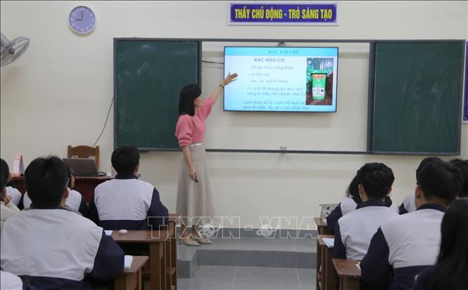 Một tiết học tích hợp nội dung tích hợp nội dung về bảo vệ môi trường tại Trường THPT Mạc Đĩnh Chi, Hải Phòng. Ảnh: Minh Thu - TTXVN