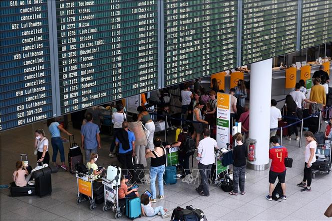 Nhiều chuyến bay của Hãng hàng không Lufthansabị bị huỷ bỏ tại sân bay Franz-Josef-Strauss ở Munich, Đức do nhân viên hãng tiến hành đình công. Ảnh: Tagesspiegel/TTXVN