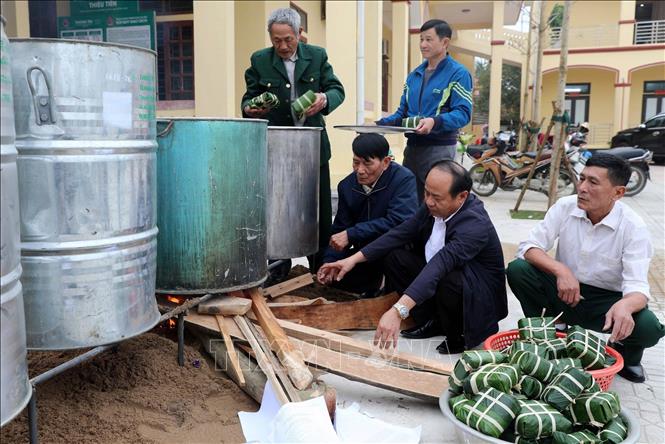 Nhiều hoạt động vui Tết, đón Xuân, gắn với chăm lo đời sống cho người nghèo và các đối tượng yếu thế với nhiều chương trình thiết thực, ý nghĩa được tổ chức. Ảnh: Việt Hoàng - TTXVN 