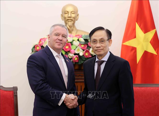 Bộ trưởng Bộ Ngoại giao Lê Hoài Trung tiếp Trợ lý Ngoại trưởng Hoa Kỳ Michael DeSombre. Ảnh: An Đăng - TTXVN