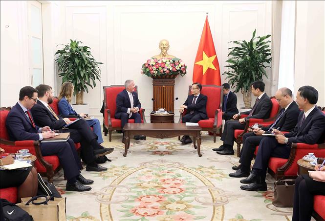 Bộ trưởng Bộ Ngoại giao Lê Hoài Trung tiếp Trợ lý Ngoại trưởng Hoa Kỳ Michael DeSombre. Ảnh: An Đăng - TTXVN