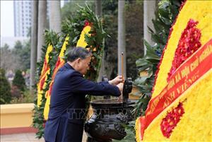 Lãnh đạo Đảng, Nhà nước và TP Hà Nội dâng hương tưởng niệm tại Nghĩa trang Mai Dịch Hà Nội