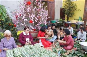 Giữ “hồn quê” qua màu bánh chưng xanh trên đất Triệu Voi